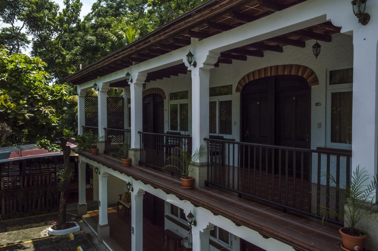 Casa Bourbon Hotel Реталулеу Экстерьер фото